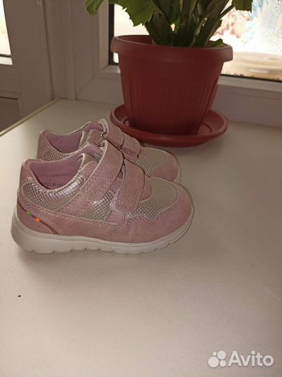 Кроссовки для девочки