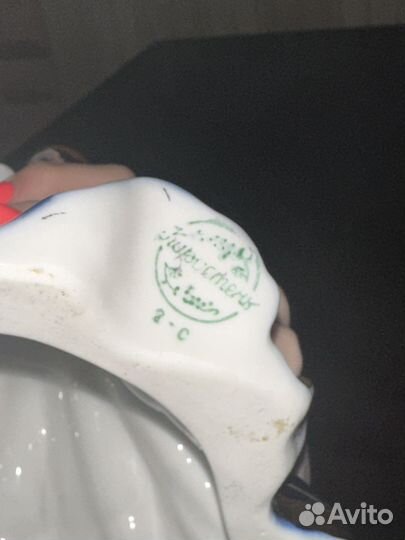 Фарфоровая статуэтка 