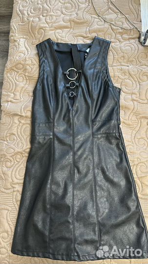 Платье сарафан эко кожа hm