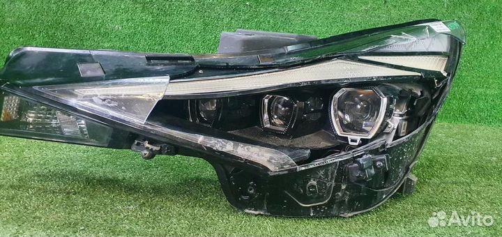 Фара левая Hyundai Elantra