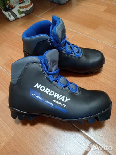 Лыжные ботинки детские р.35