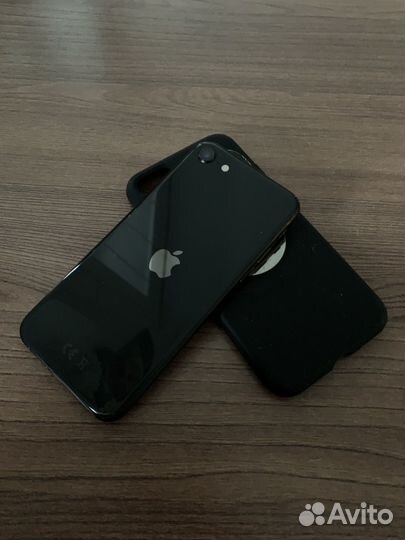 iPhone SE, 64 ГБ