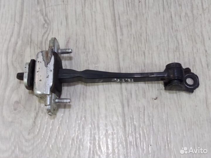 Ограничитель двери передний Chevrolet Cobalt седан