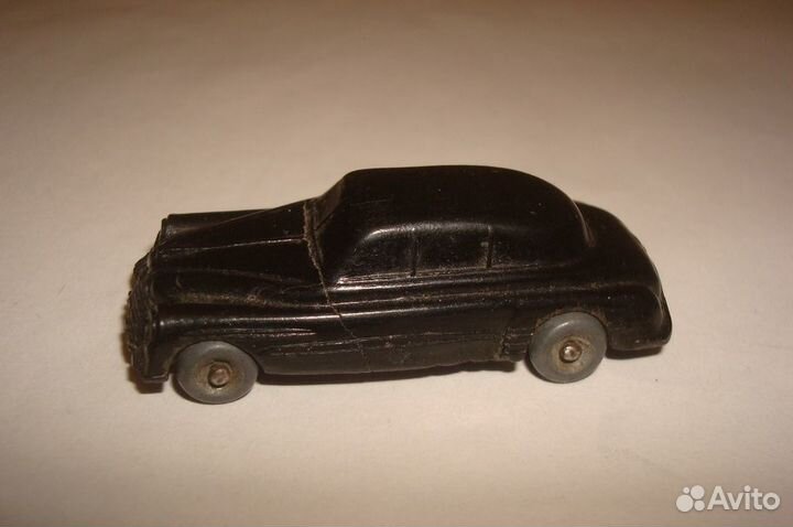 Гараж с машинкой лмз и Пиратский пистолет.СССР