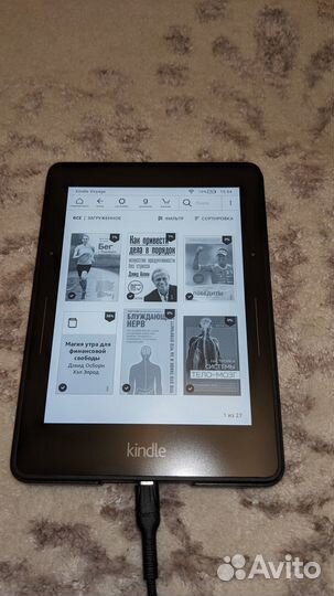 Amazon Kindle Voyage c фирменным чехлом