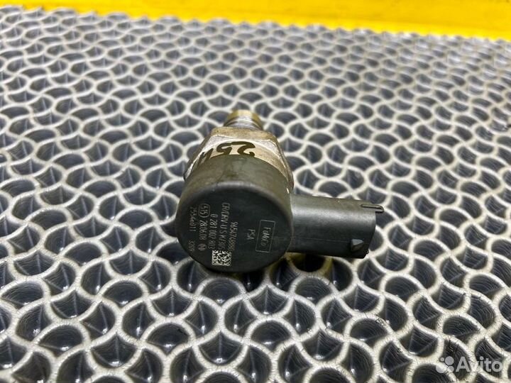 Регулятор давления топлива Land Rover Freelander 2