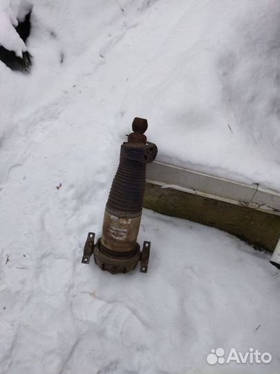 Пневмостойка touareg в сборе задний правый