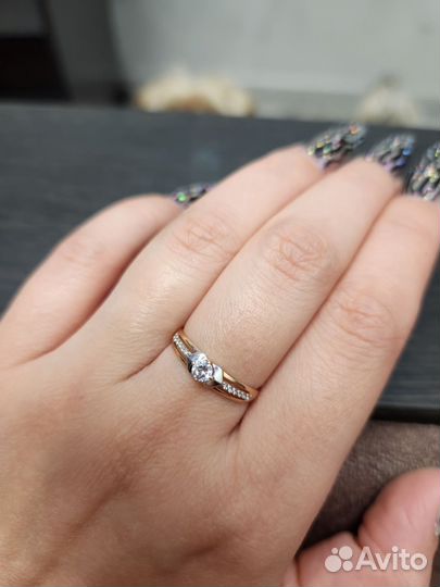Золотое кольцо женское 18 размер 1,23 г