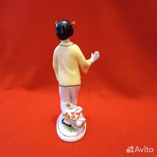 Статуэтка Китаянка с веером