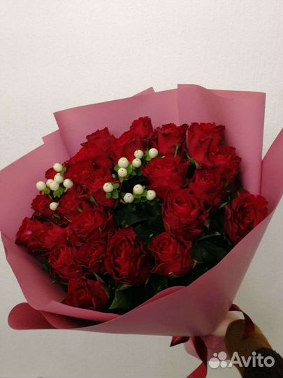 Розы 9 11 15 с декором зелень и ягоды 50 см 60 см