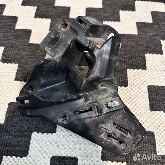 Опорный элемент бампера Skoda rapid 2020