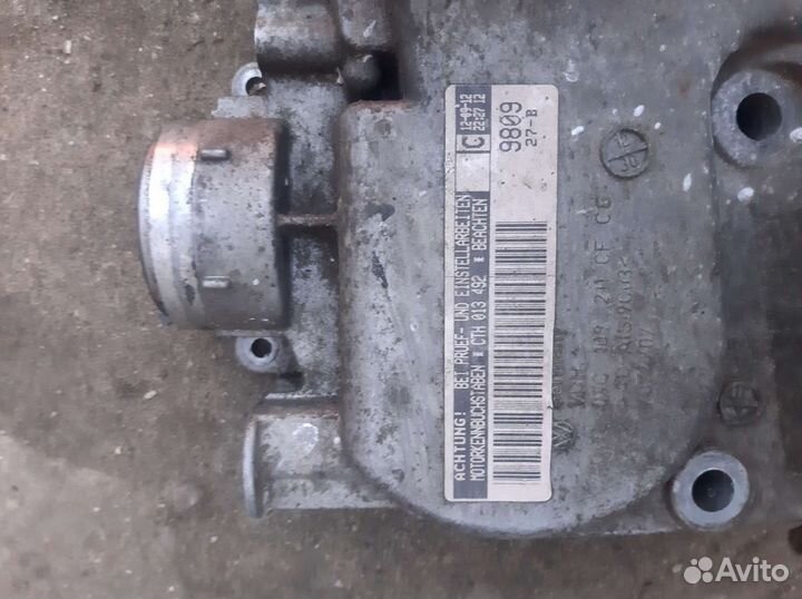 Боковая крышка на Volkswagen Tiguan 1.4 двигатель