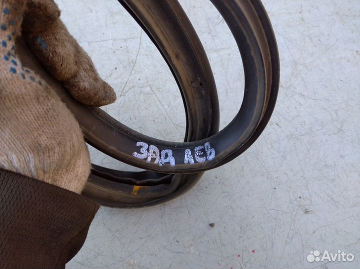 Уплотнитель заднего левого стекла Хендай Старекс