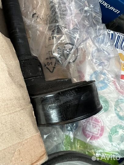 Натяжитель ремня 06j903133d с роликом