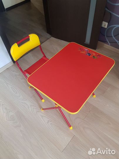Детский стол со стулом