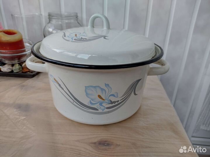 Кастрюли, сковорода, ковш, посуда