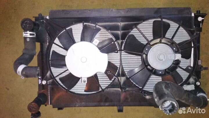 Радиатор охлаждения с диффузором и вентиляторами и