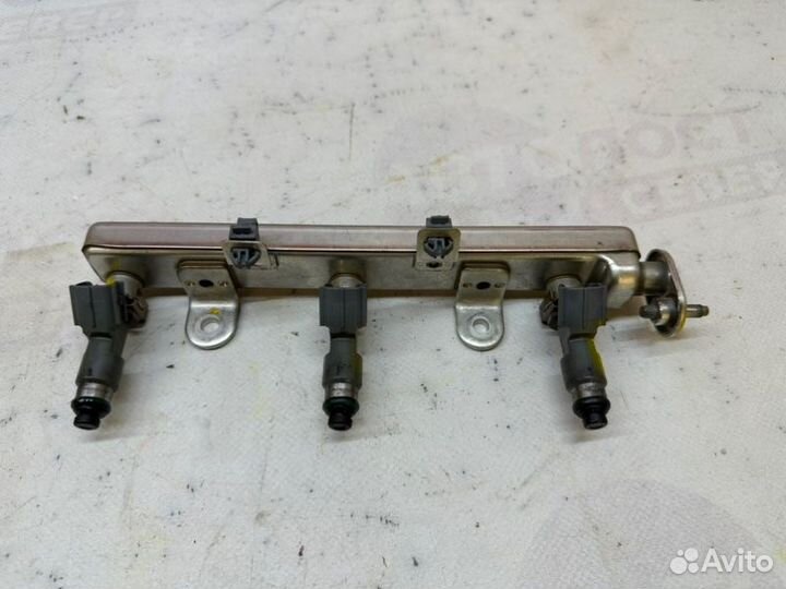 Топливная рампа (рейка) в сборе задняя Honda