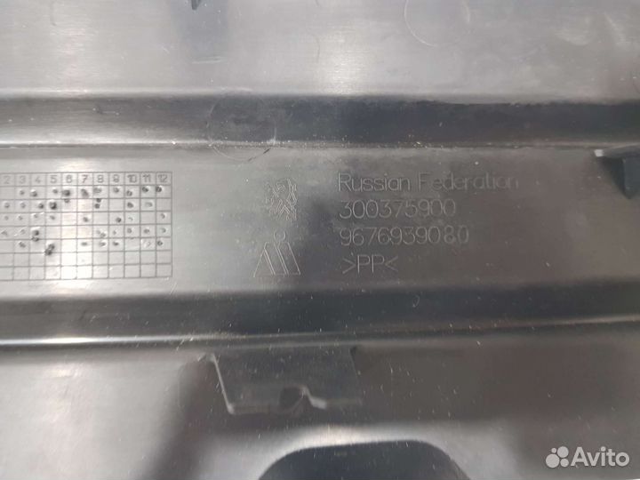 Решетка Пер. Бампера Центр. Peugeot 408 нов ориг