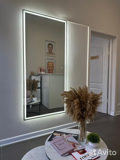 Парящее зеркало с подсветкой на заказ
