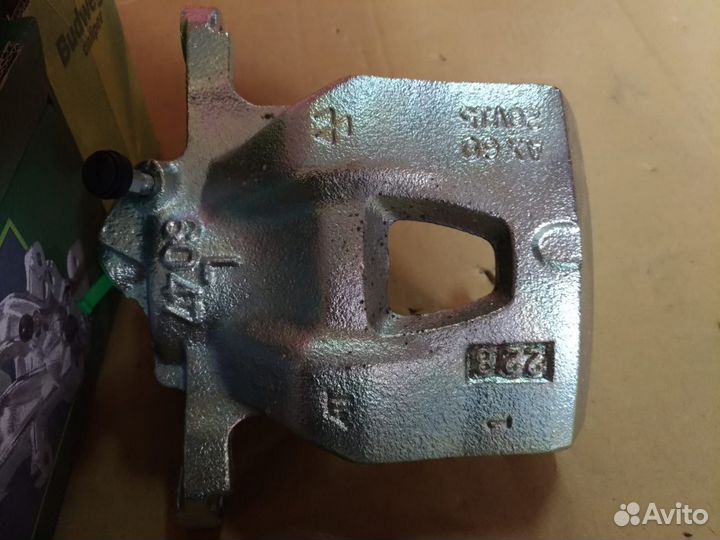 Суппорт тормозной пер. левый Lexus RX 300 2000г