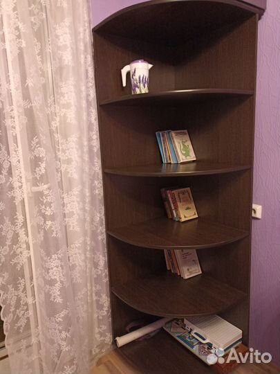 Напольная полка для книг