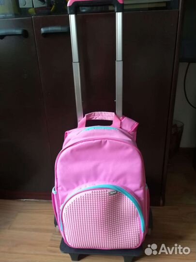 Рюкзак школьный для девочки на колесиках