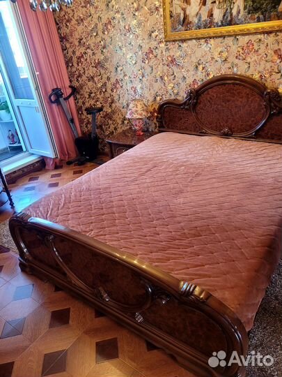 Спальный гарнитур