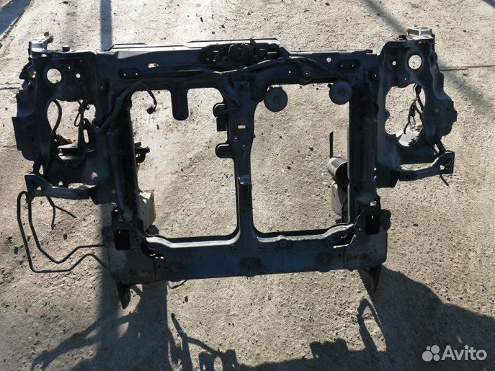 Рамка радиатора Nissan Elgrand E51 VQ35