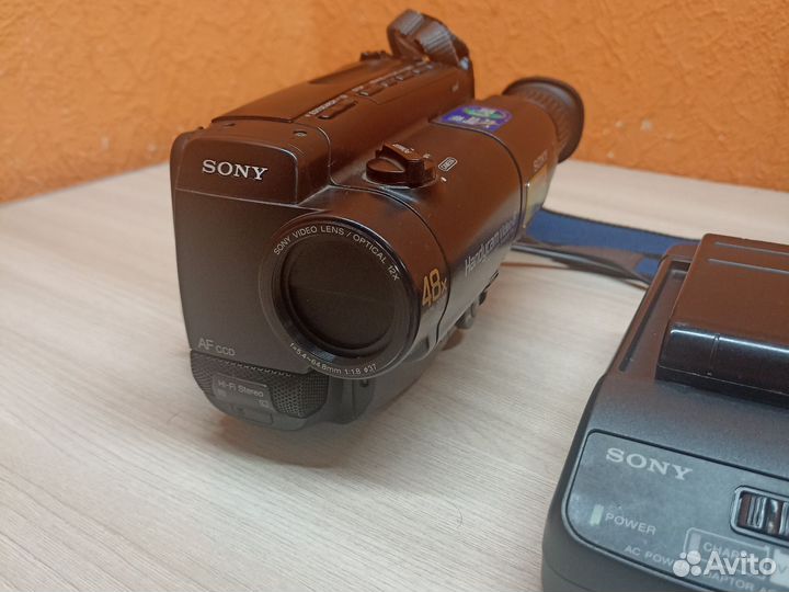 Видеокамера Sony ccd-tr490e
