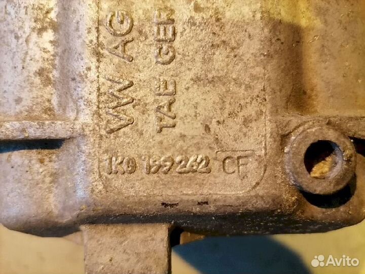 Опора двигателя (подушка двс) передняя правая 1K01