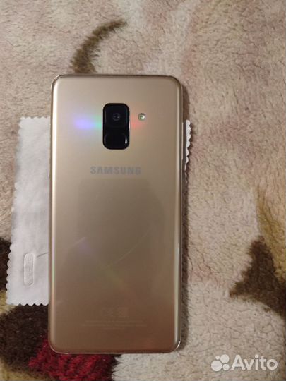 Samsung Galaxy A8 (2018), 4/32 ГБ