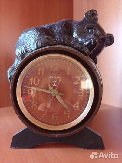 Часы Молния, Медведь на бочке