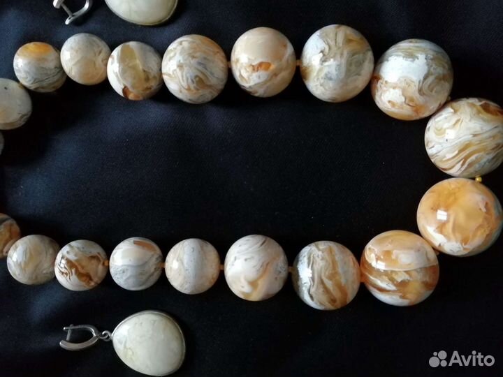 Янтарные бусы