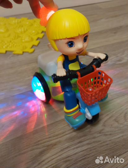 Детские игрушки, ездит, светится, крутится
