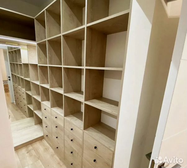 Гардеробная на заказ нестандартного размера