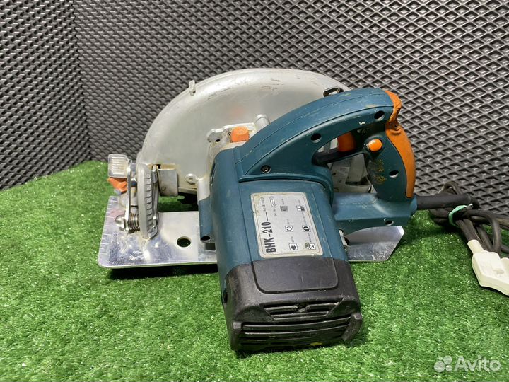 Дисковая пила Bort BHK-210