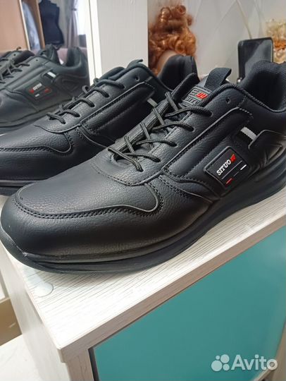 Кроссовки новые 46 размер