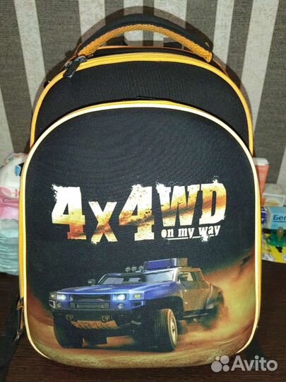 Школьный рюкзак и пенал