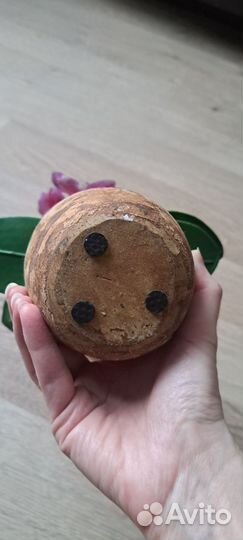 Искусственные цветы в горшке