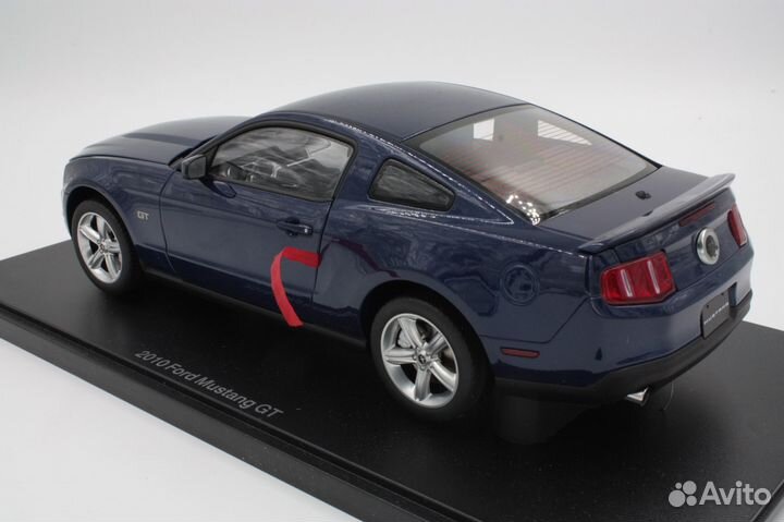 Ford Mustang GT 2010 Autoart 1:18 арт 72912