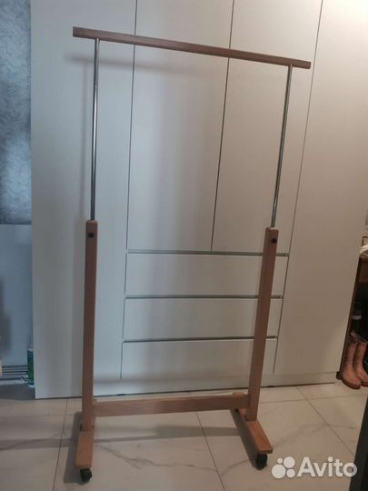 Вешалка напольная деревянная