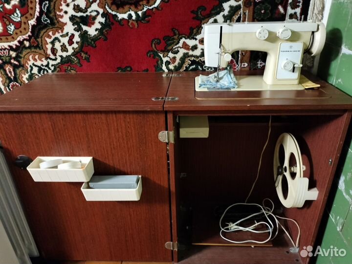 Швейная машина чайка 142м бу