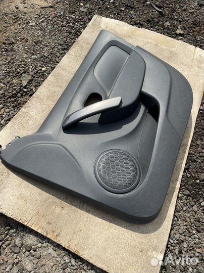 Логан 2 обшивка двери передняя правая