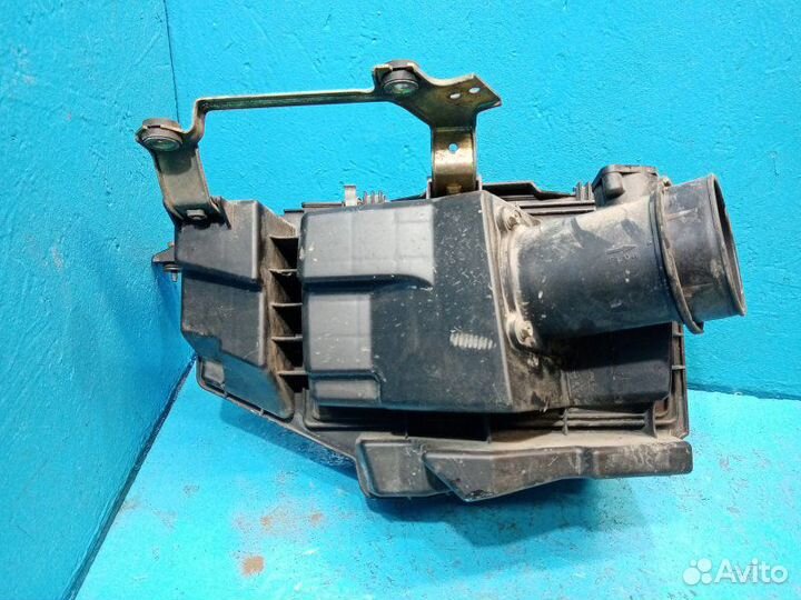 Корпус воздушного фильтра Nissan Maxima CA33