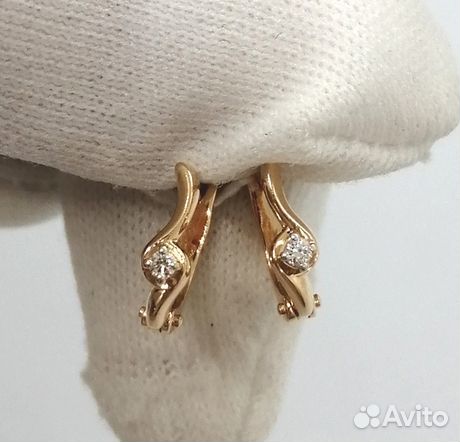 Золотые серьги с камнем