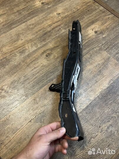 Toyota highlander 2 левая стойка рамки радиатора