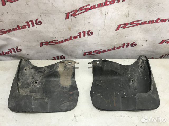 Брызговик передний левый Toyota Land Cruiser 200