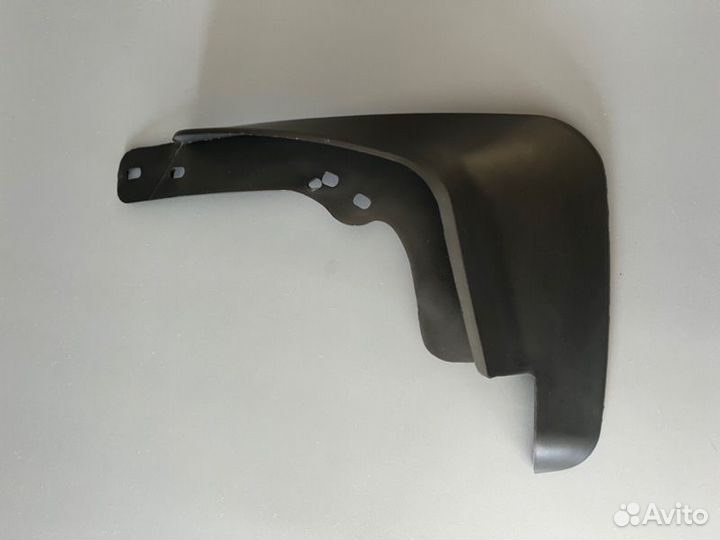 Брызговик kia rio 10-17 передний правый