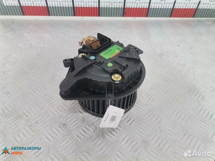 Моторчик печки Audi A4 B5 рест. 2001 8E1713041S